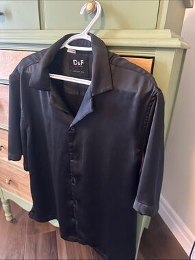 D&F Men’s Black Short-Sleeve Satin Button-Down Shirt